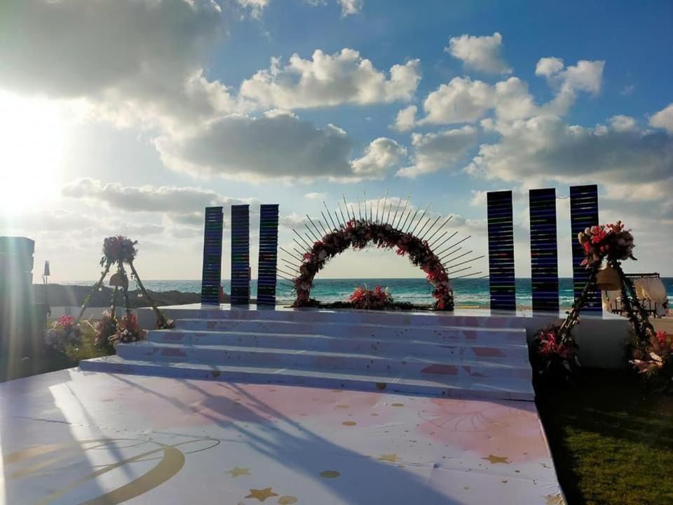 โรงแรมบอร์ก เอล อาหรับ บีช บอร์จเอลอาหรับ ภายนอก รูปภาพ The stage of the 2011 edition of the festival