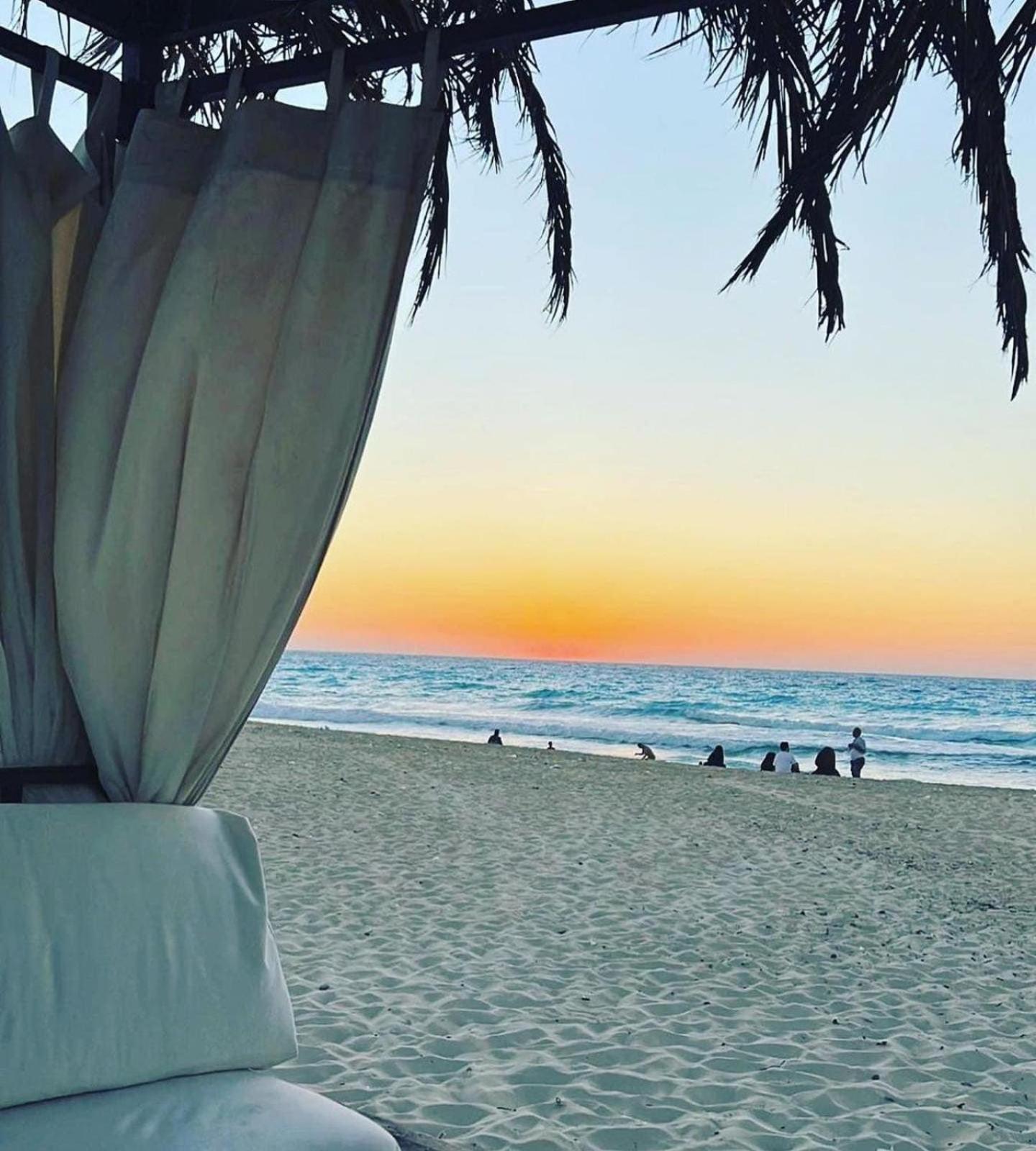 โรงแรมบอร์ก เอล อาหรับ บีช บอร์จเอลอาหรับ ภายนอก รูปภาพ Sunset at the beach