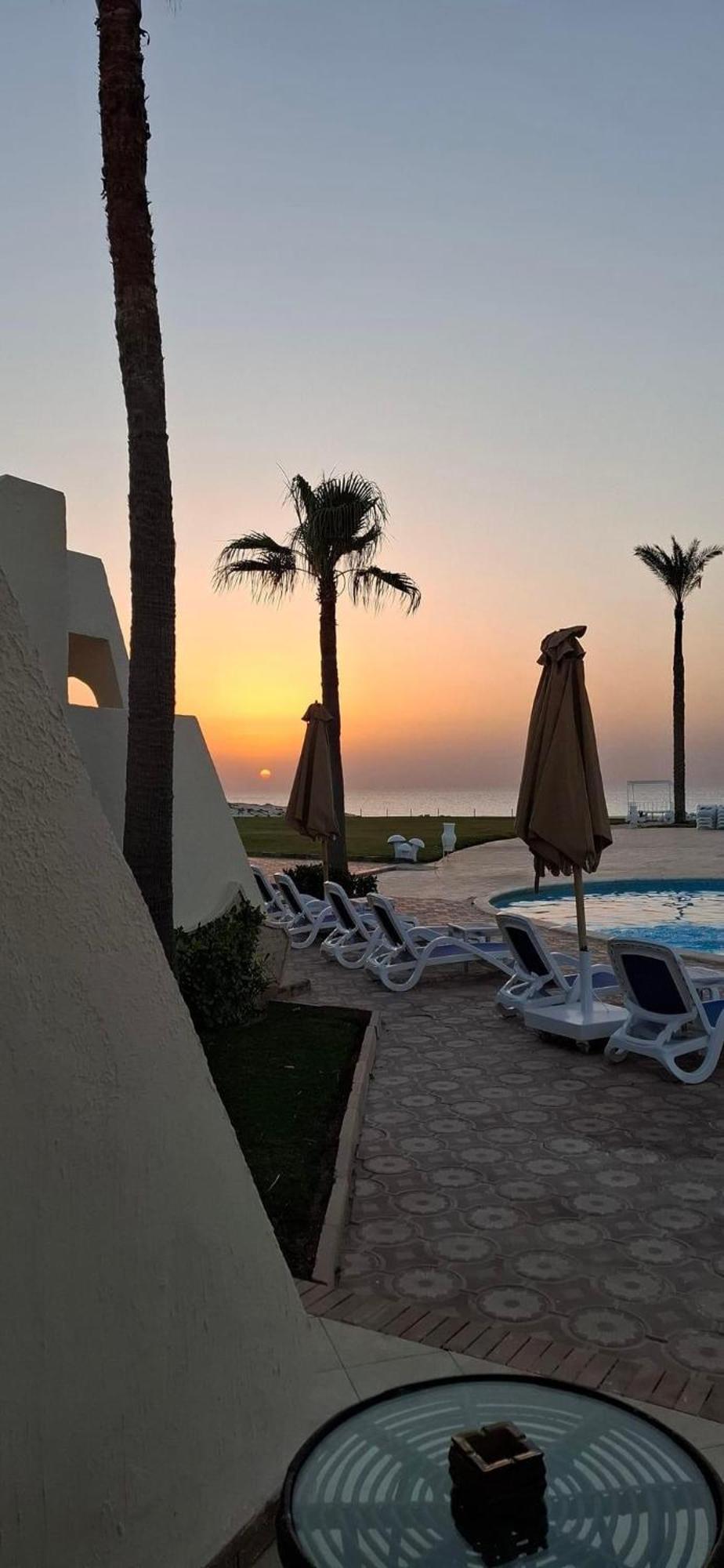 โรงแรมบอร์ก เอล อาหรับ บีช บอร์จเอลอาหรับ ภายนอก รูปภาพ Sunset at the hotel