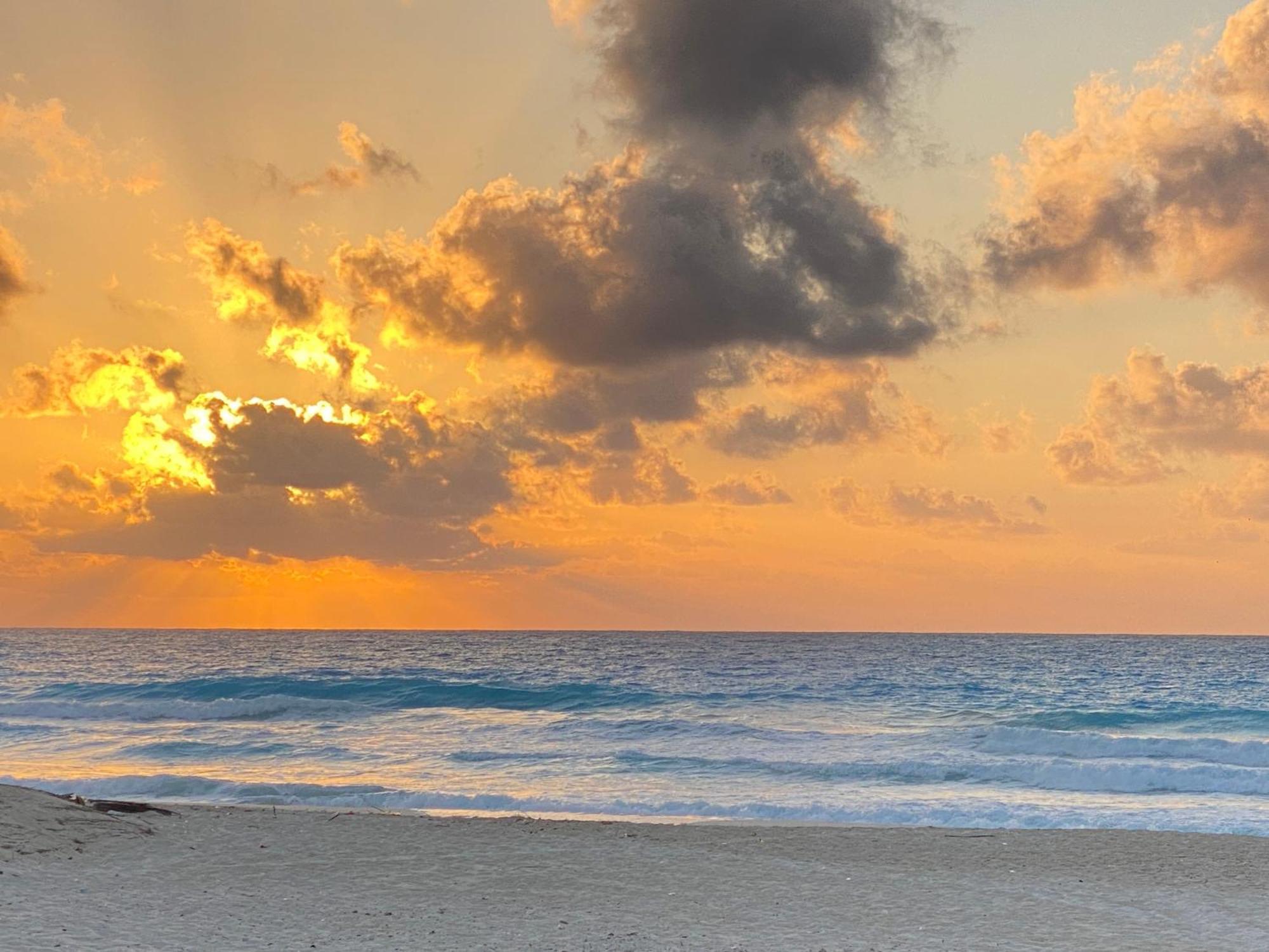 โรงแรมบอร์ก เอล อาหรับ บีช บอร์จเอลอาหรับ ภายนอก รูปภาพ Sunset at the beach