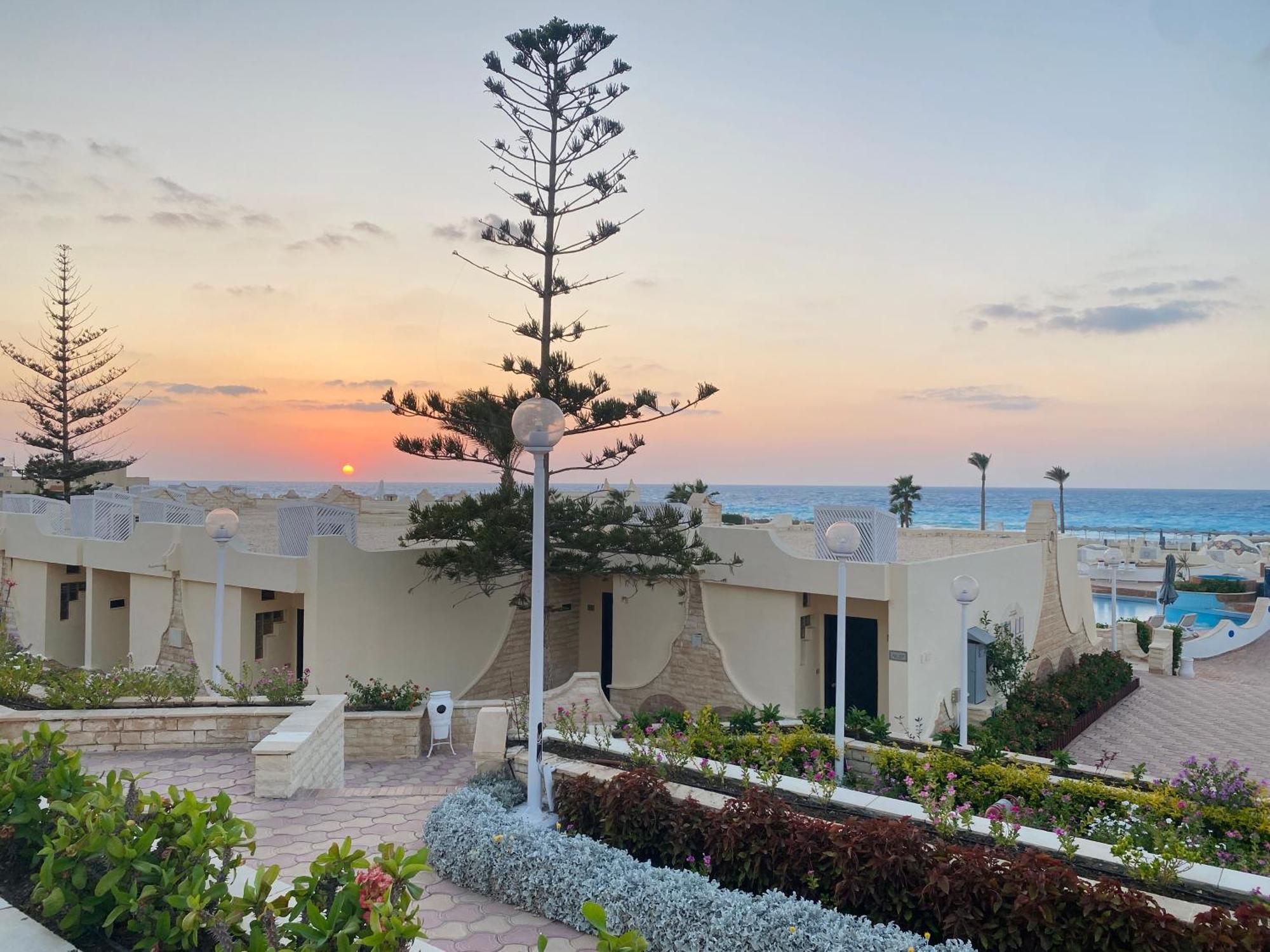 โรงแรมบอร์ก เอล อาหรับ บีช บอร์จเอลอาหรับ ภายนอก รูปภาพ Sunset at the hotel