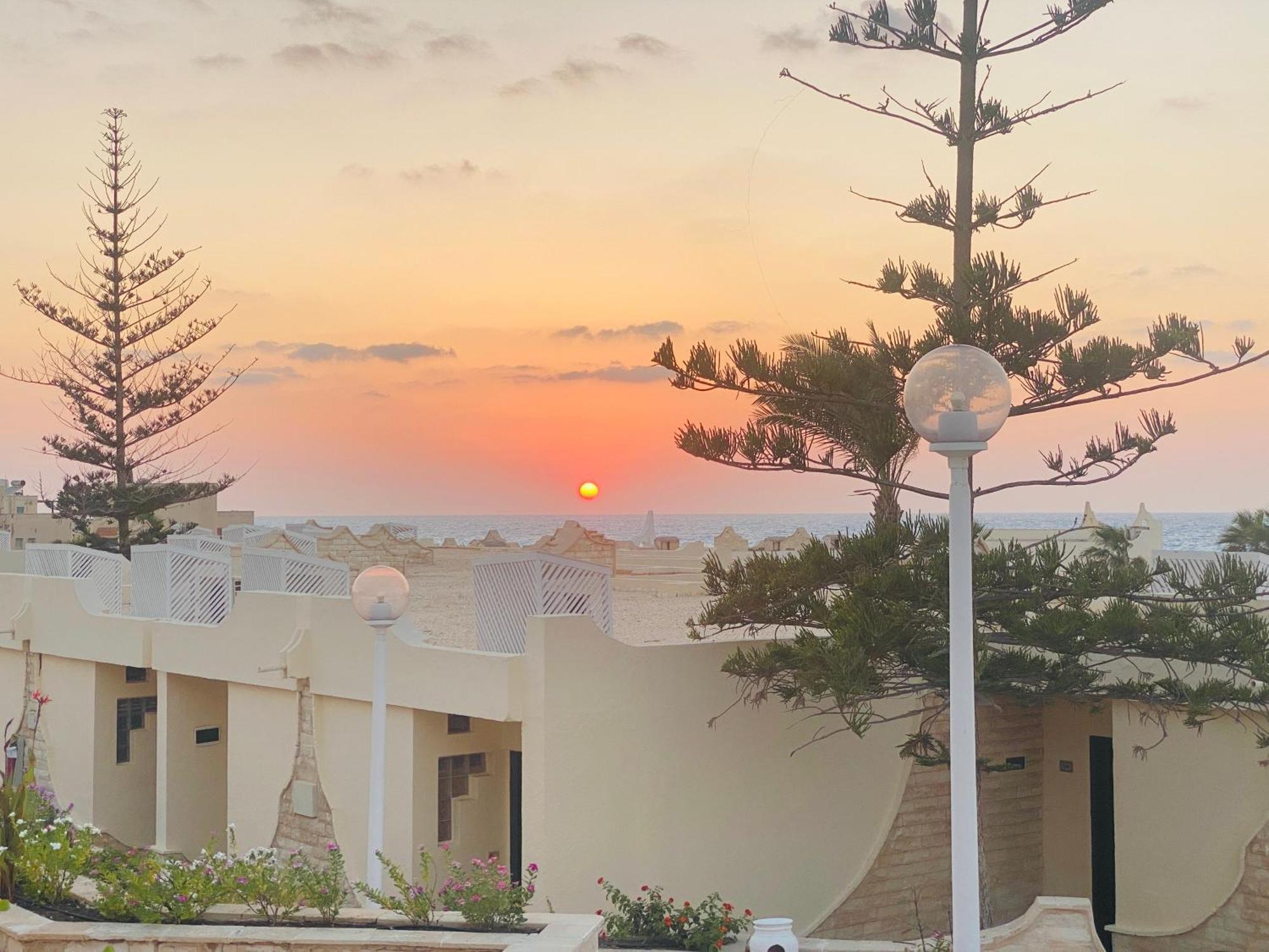 โรงแรมบอร์ก เอล อาหรับ บีช บอร์จเอลอาหรับ ภายนอก รูปภาพ Sunset in Safi